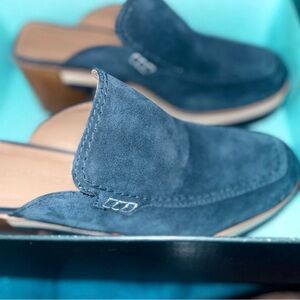 Bernardo! Sofia Style, Navy Split Suede color only worn a few times.